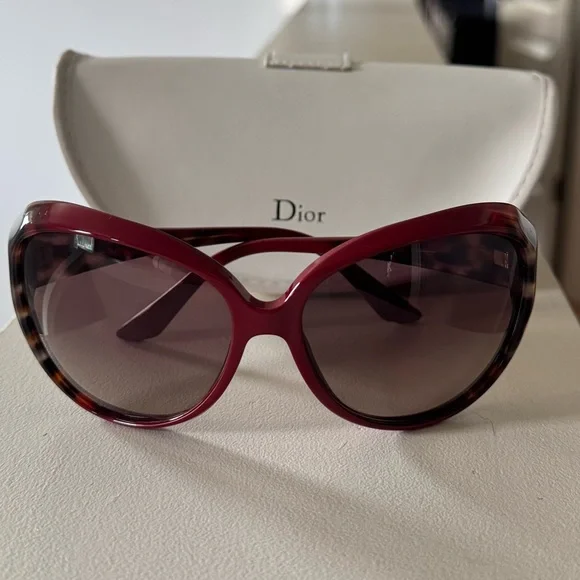 Brand new,authentic”Christian Dior”sunglasses.Amazing,color-dark red and leopard - Picture 8 of 16